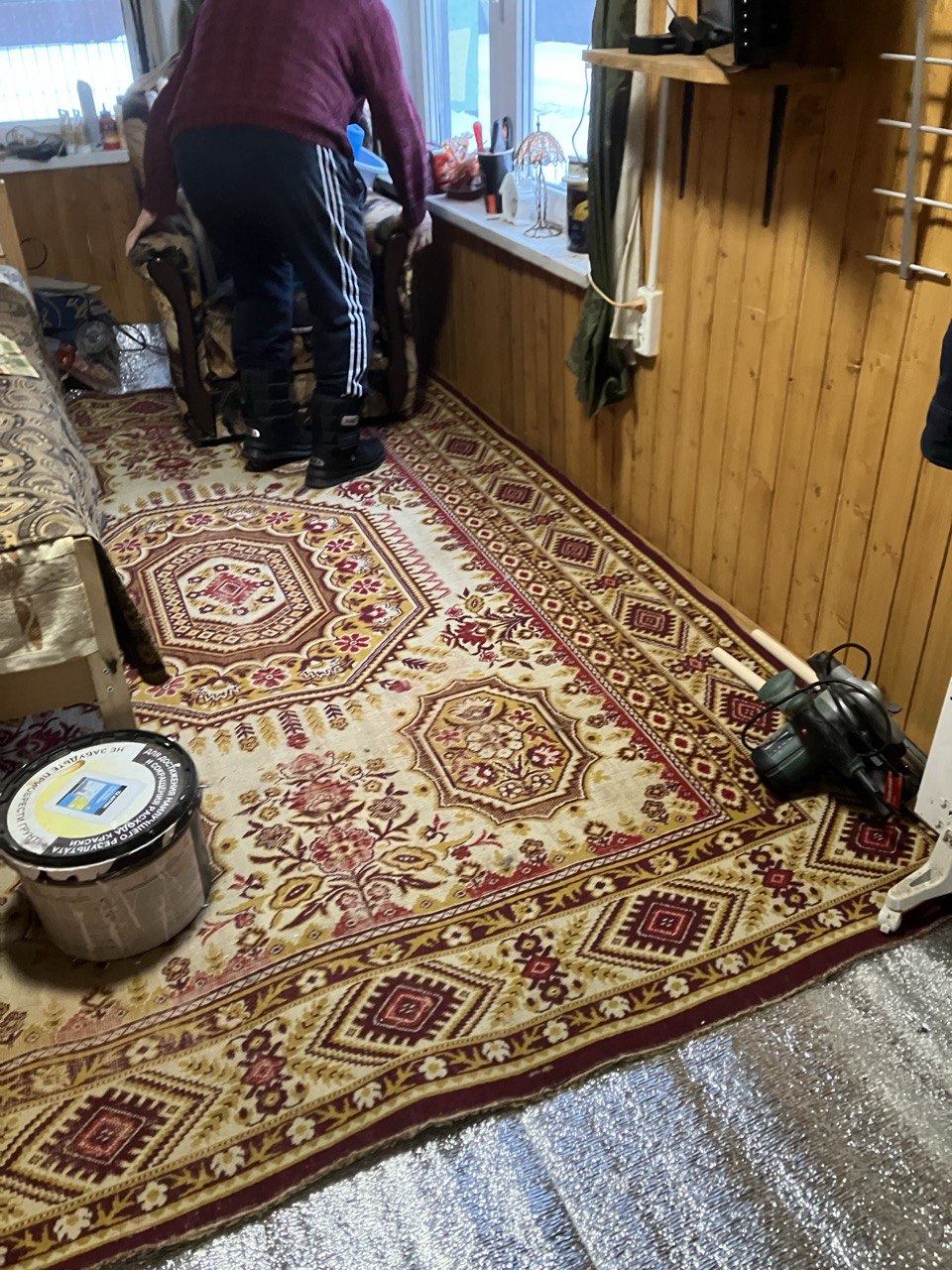Утеплили пол сторожки